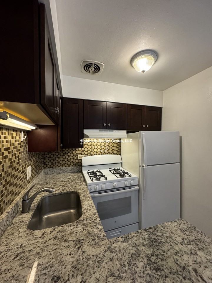 3710 N Pine Grove Ave #210A