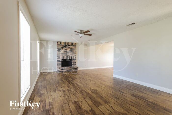 4810 Glenvillage St - Photo 3 of 15