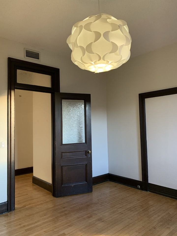 2854 Dundas St W - Photo 2 of 16