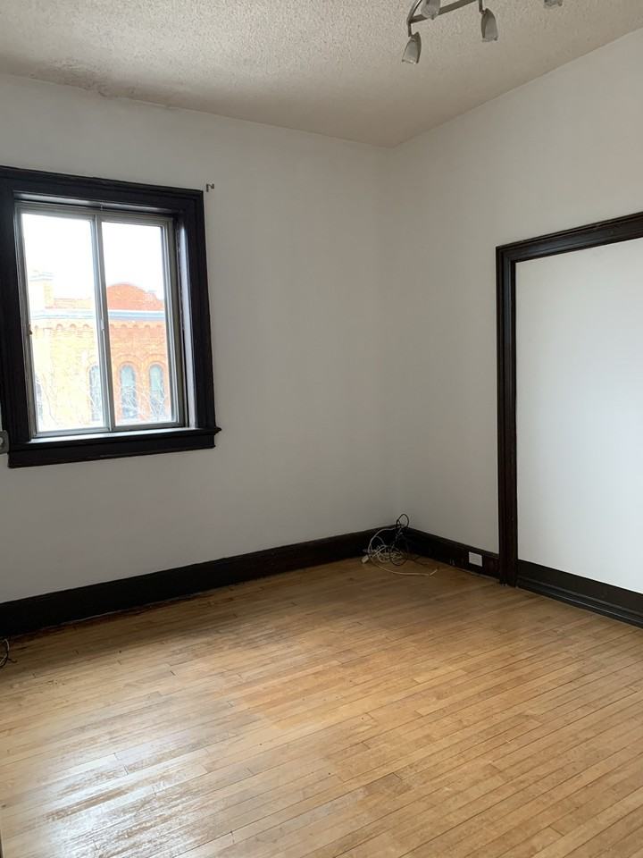 2854 Dundas St W - Photo 5 of 16