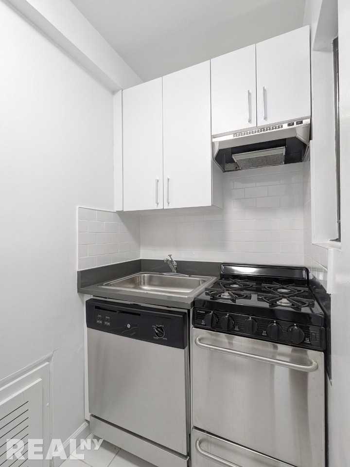 E 35th St #10H - Photo 3 of 7