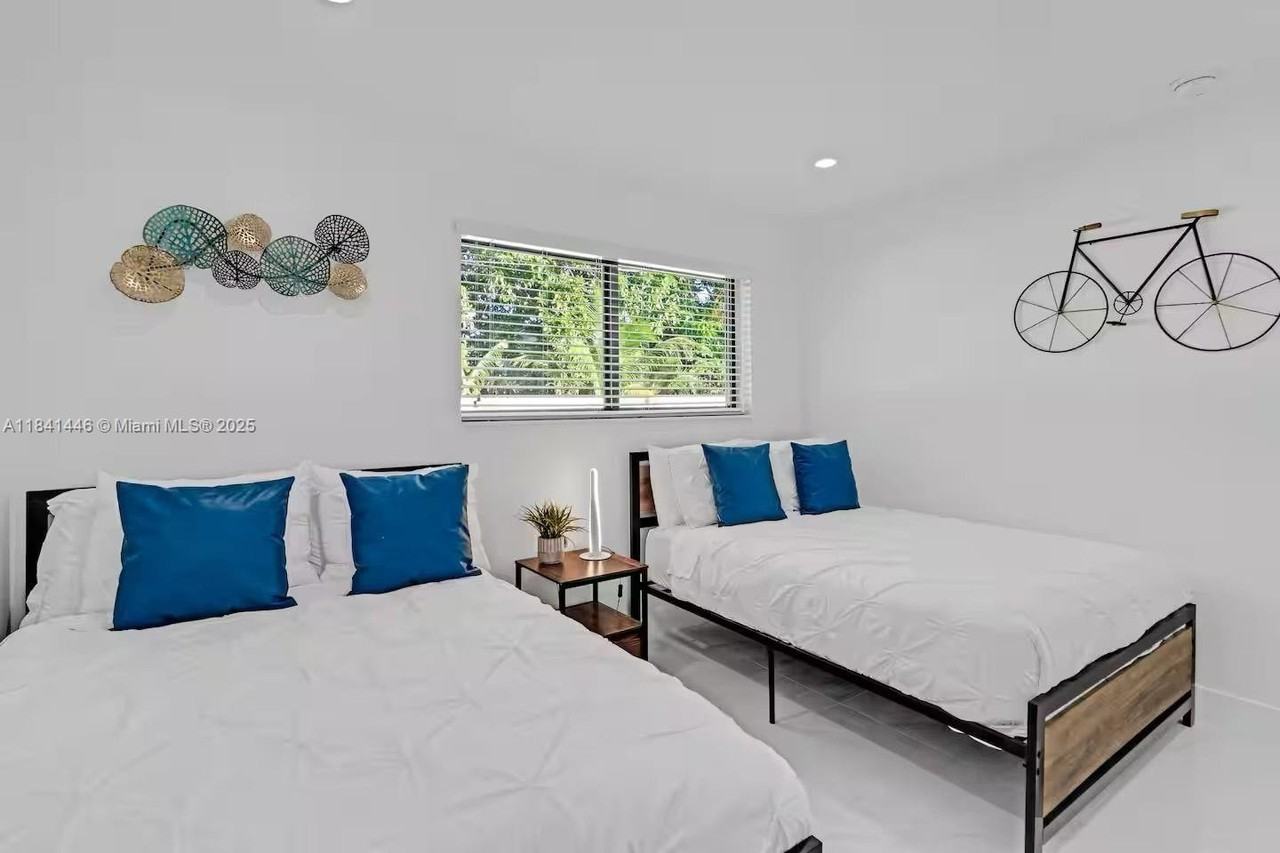 17835 Ne 6th Ave #0 - Photo 2 of 32