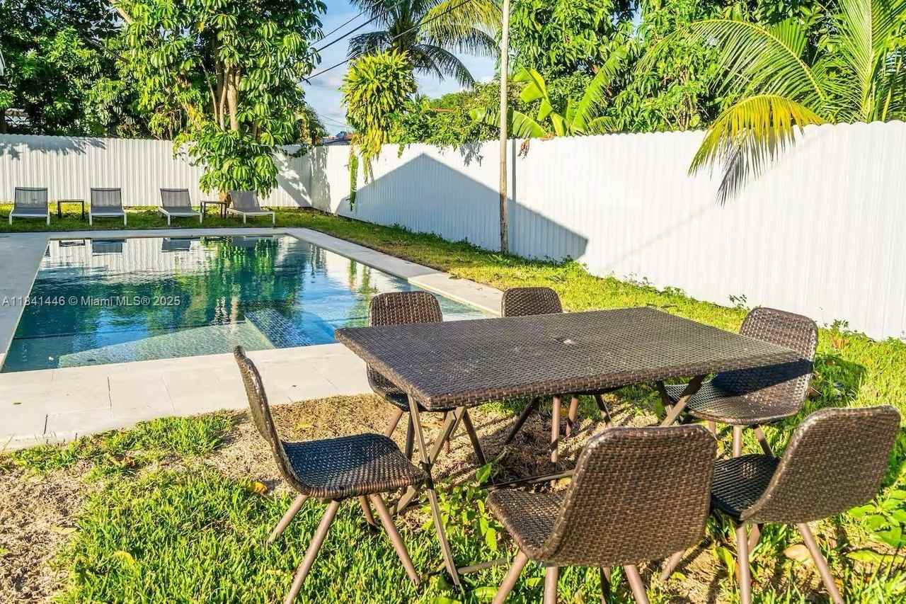 17835 Ne 6th Ave #0 - Photo 7 of 32