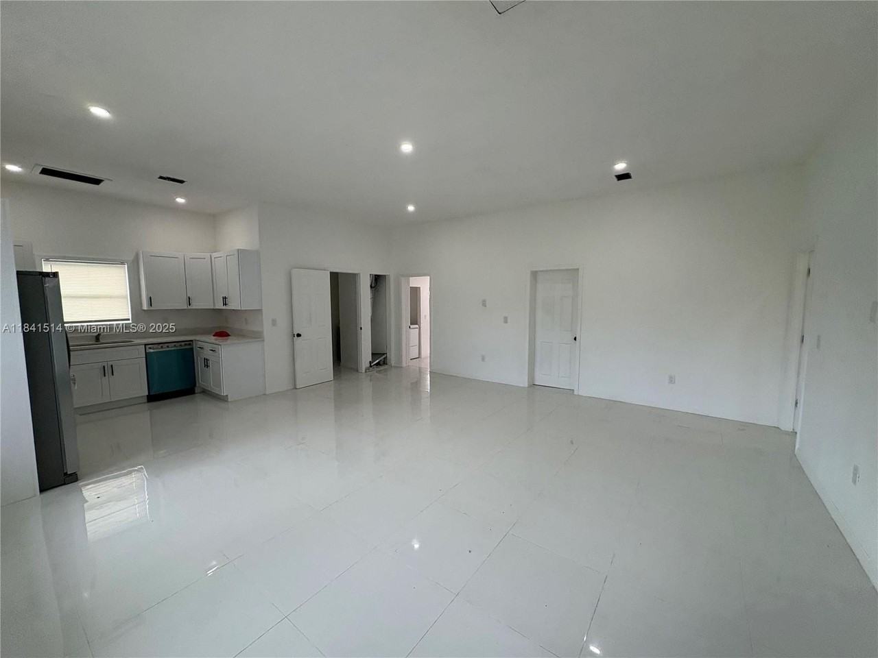 13485 Ne Jacksonville Rd - Photo 2 of 10