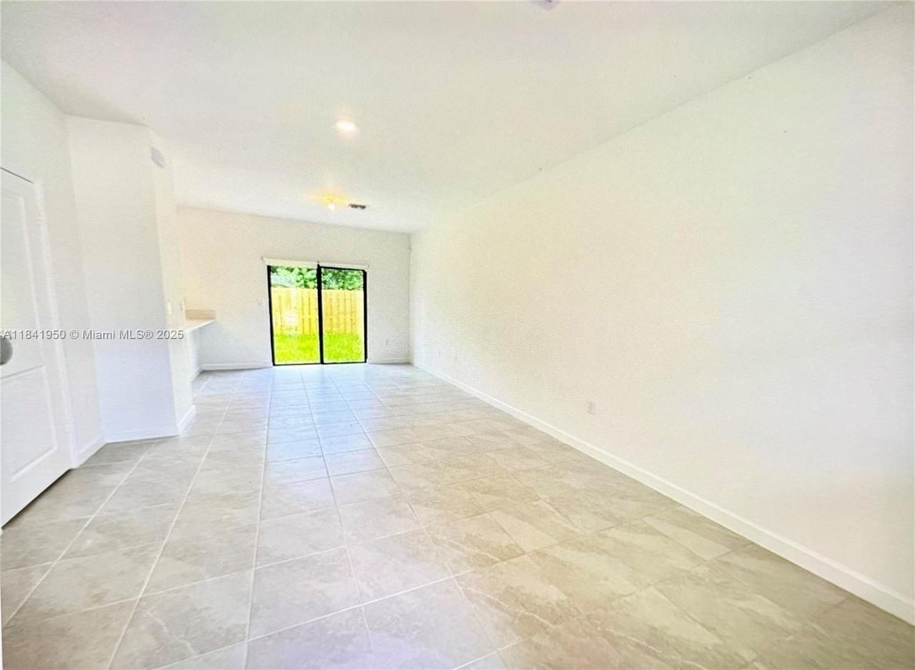 24576 Sw 119th Pl #24576 - Photo 3 of 11