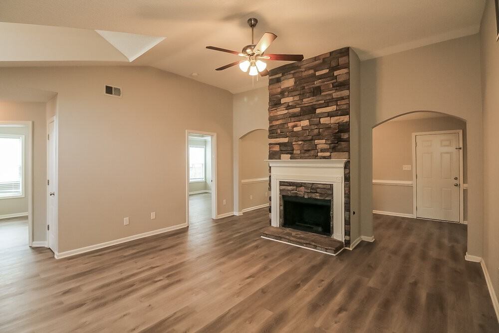 311 Fallview Dr - Photo 3 of 16