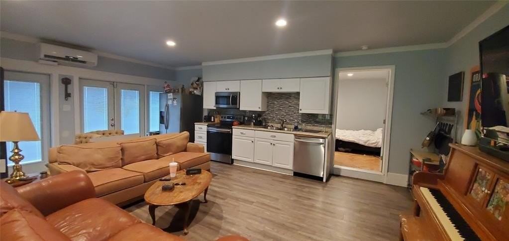 1815 Greenwood Dr #ADU - Photo 3 of 15