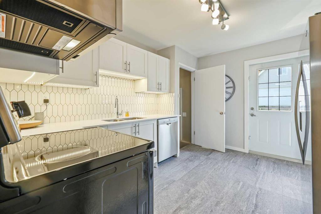 257 Hendon - Top 2 Floors! - Photo 3 of 33