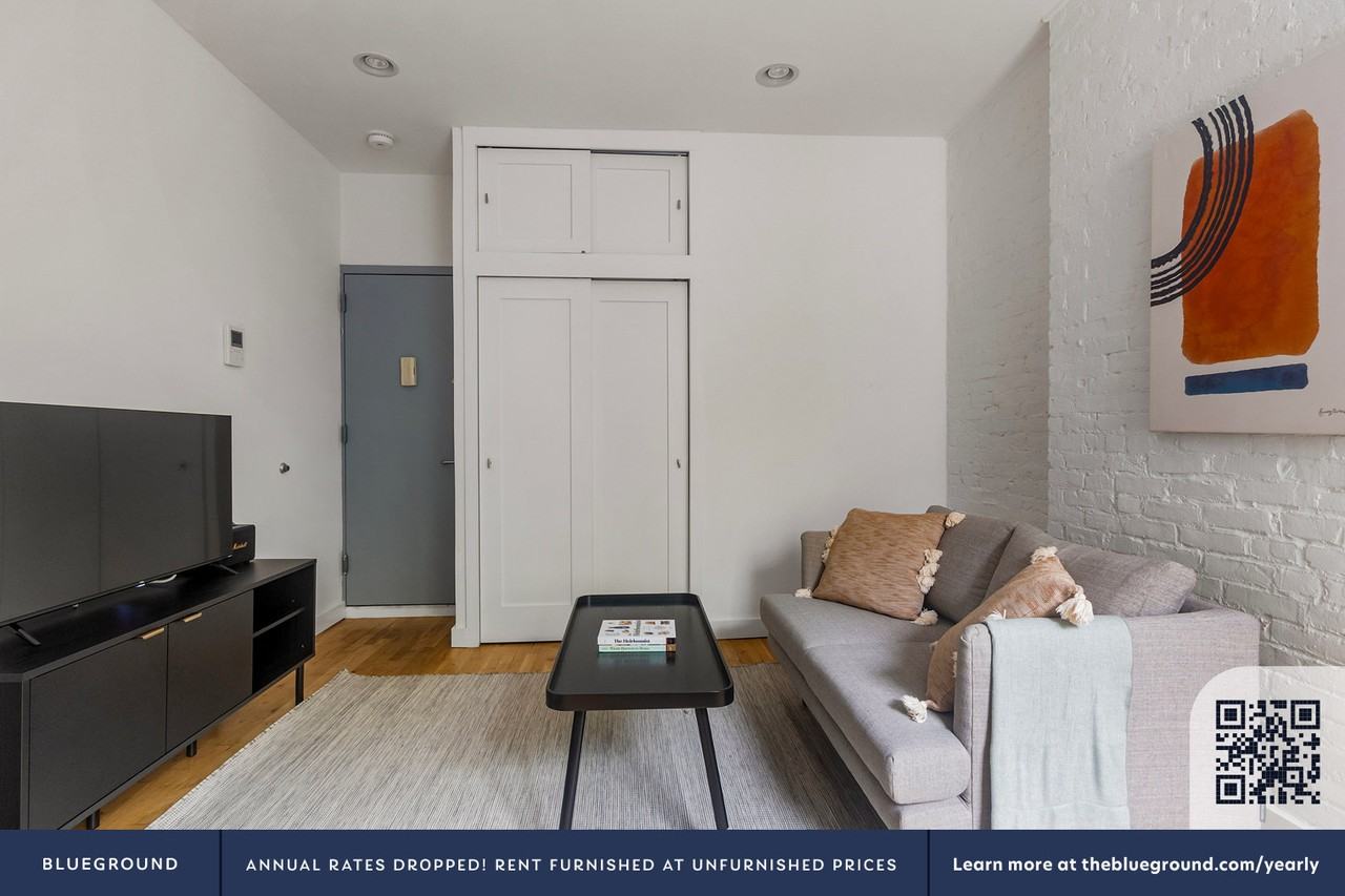 324 E 77th St #1913 - Photo 4 of 18