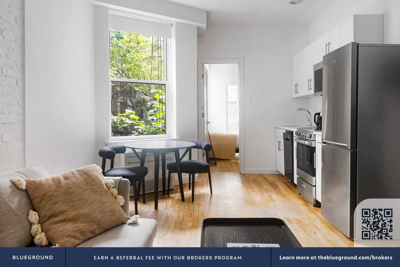 324 E 77th St #1913 - Photo 5 of 18