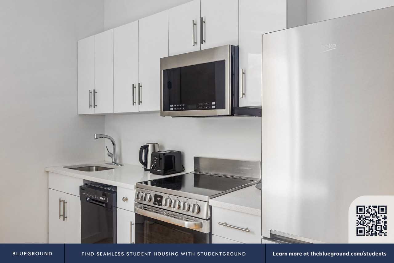 324 E 77th St #1913 - Photo 7 of 18