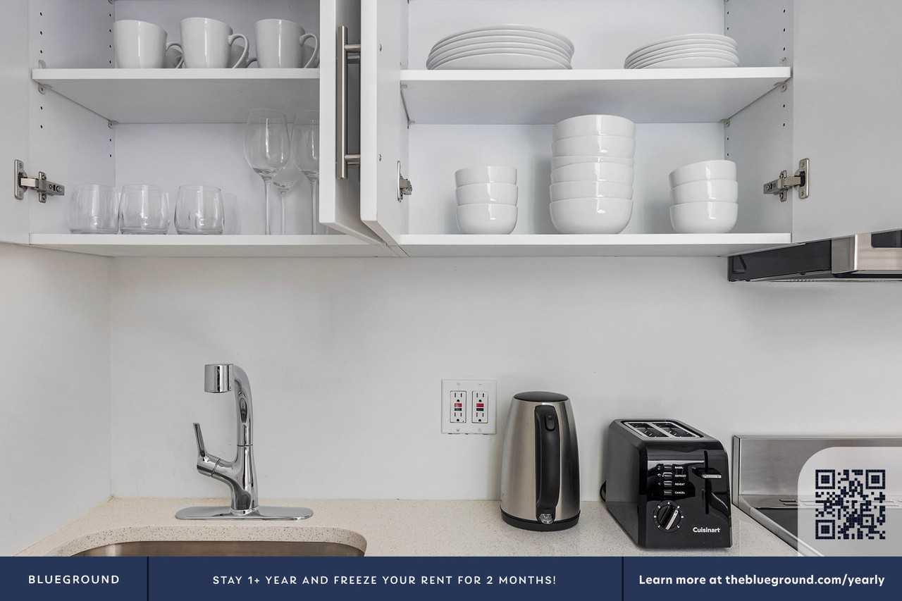 324 E 77th St #1913 - Photo 7 of 17