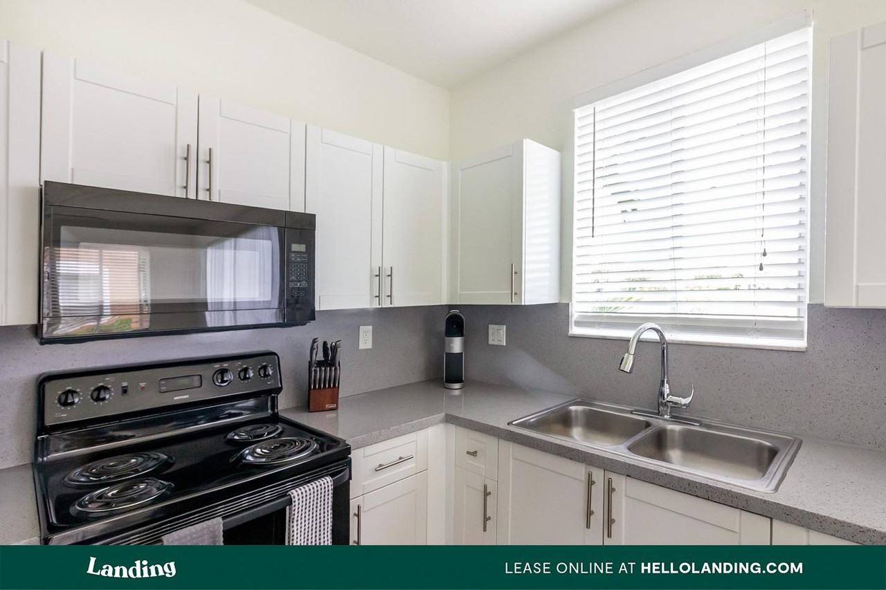 1140 SE 24 Road - Photo 4 of 50