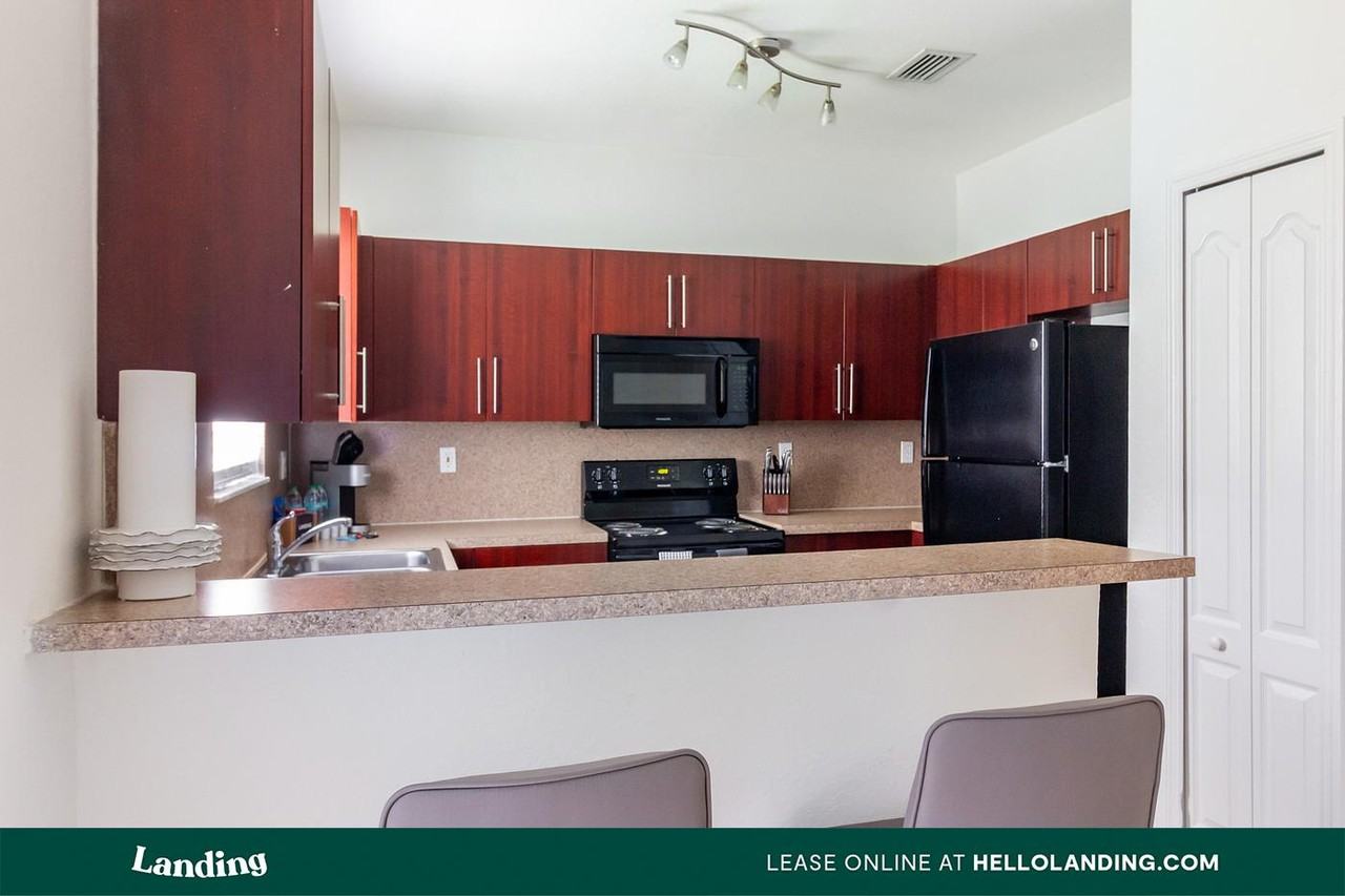 1140 SE 24 Road - Photo 3 of 50