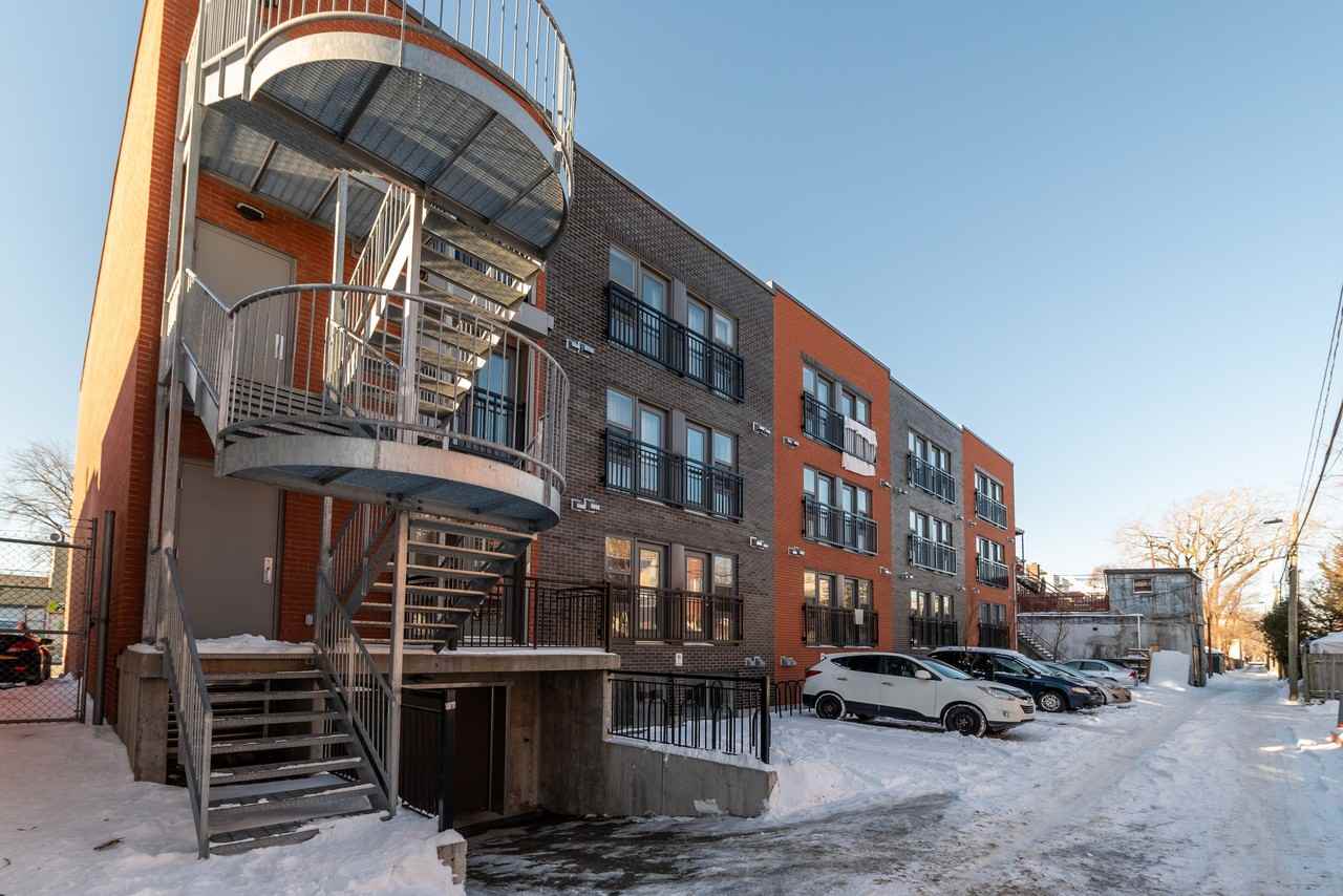 6595 Papineau - Photo 3 of 5