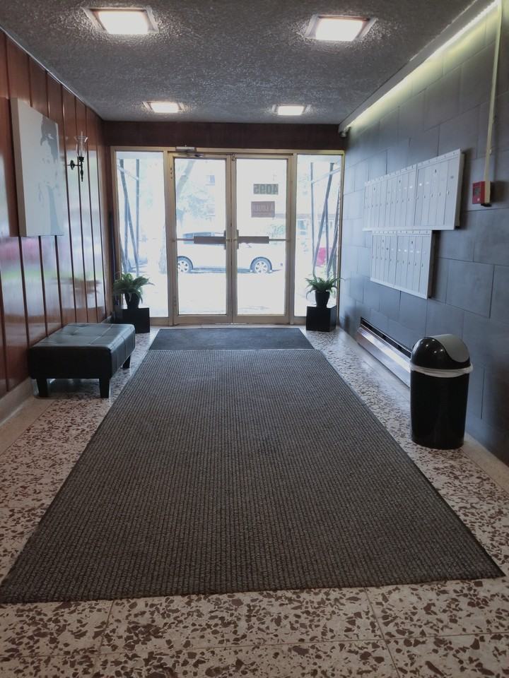 4095 rue Broadway - Photo 2 of 4