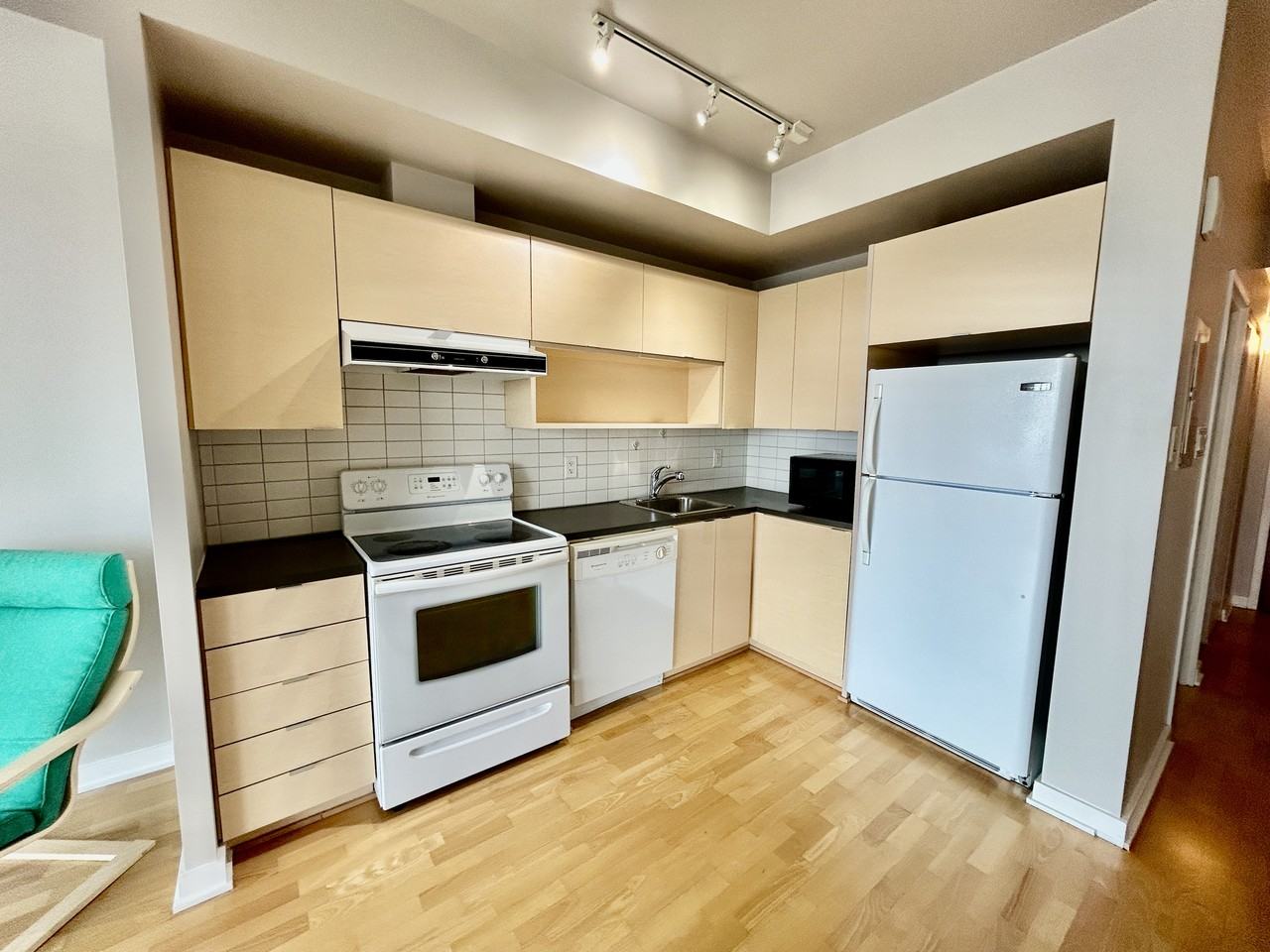 324 Laurier Avenue West #1712 - Photo 3 of 18