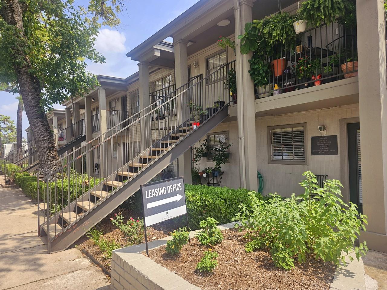 Pointe Plaza Apartments - Photo 3 of 4