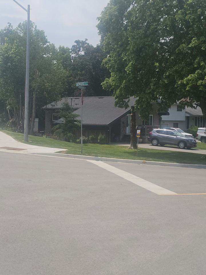 19 Howard Crescent - Photo 2 of 27