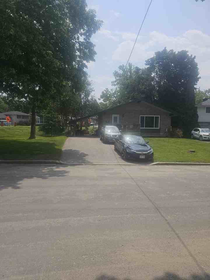 19 Howard Crescent - Photo 3 of 27