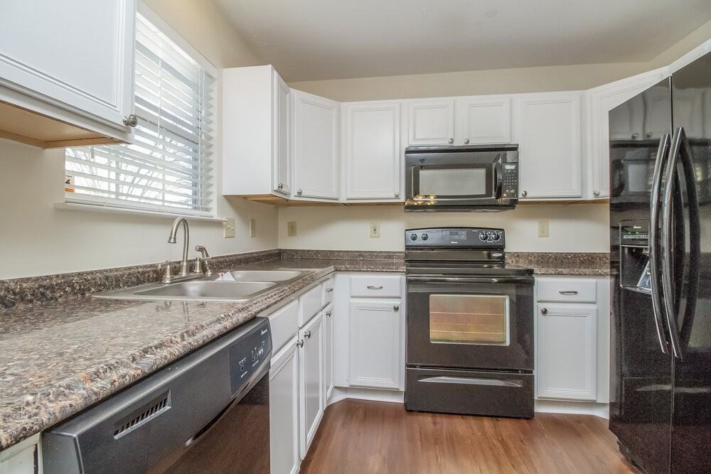 688 Hollandale Rd - Photo 4 of 18