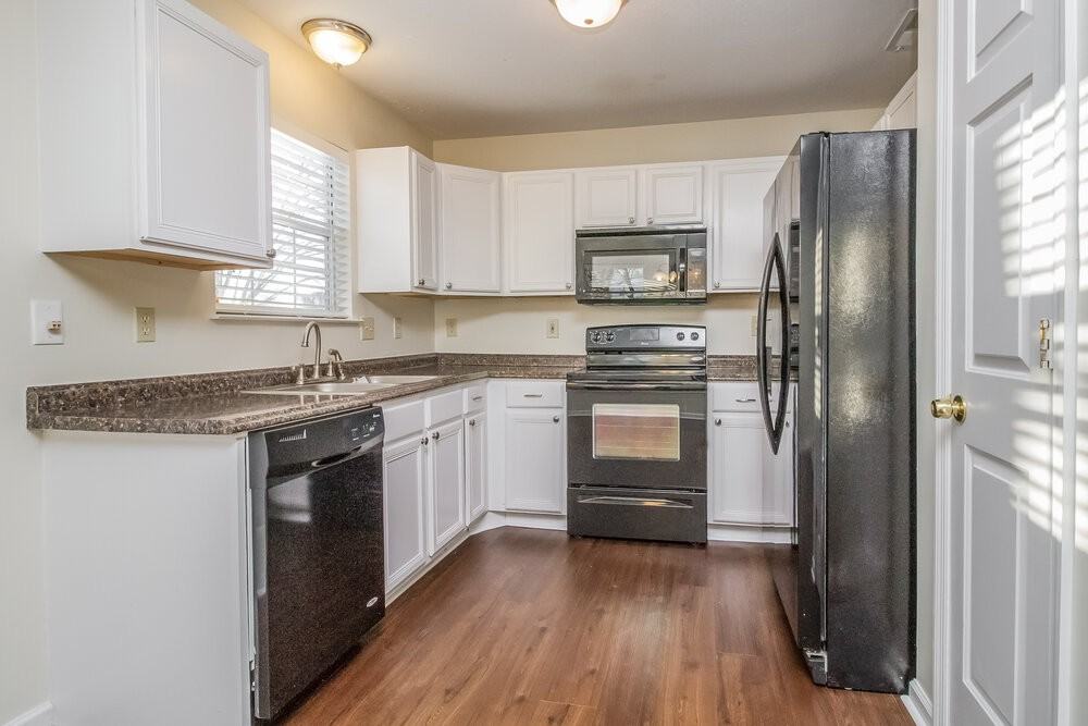 688 Hollandale Rd - Photo 6 of 18