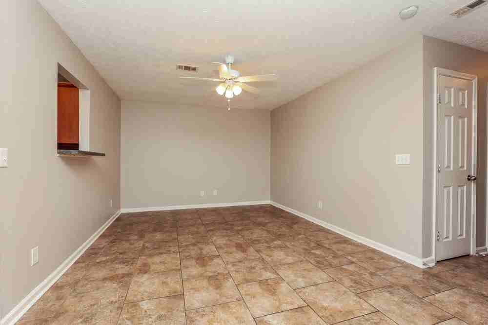 606 Nixon Way - Photo 4 of 17