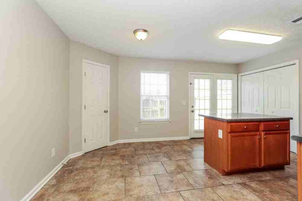 606 Nixon Way - Photo 6 of 17