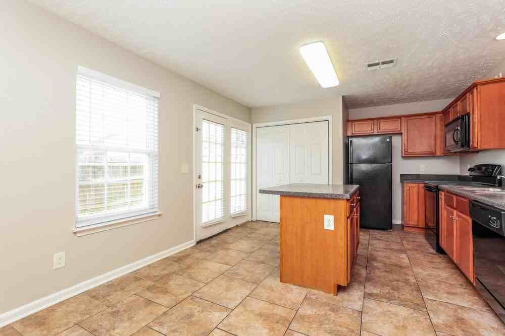 606 Nixon Way - Photo 7 of 17