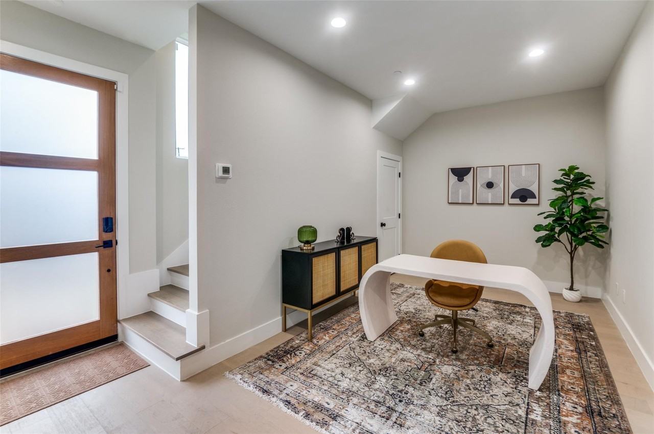 145 N Henderson Ave #104 - Photo 3 of 12