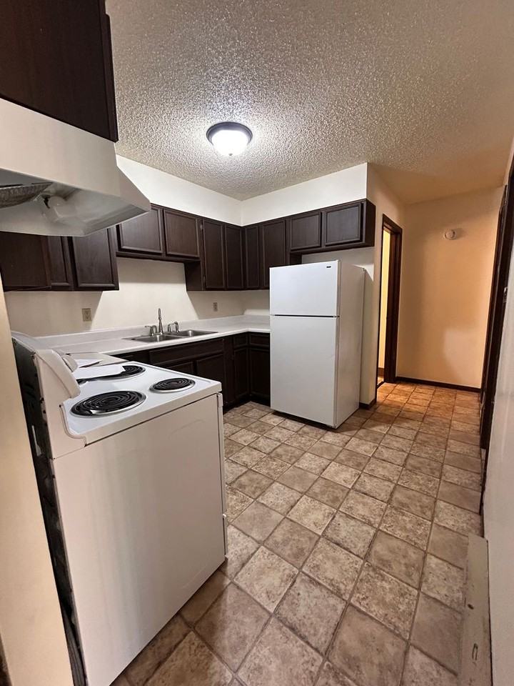 311 S Eaton Ave - Photo 2 of 7