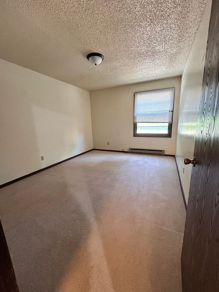 311 S Eaton Ave - Photo 3 of 7