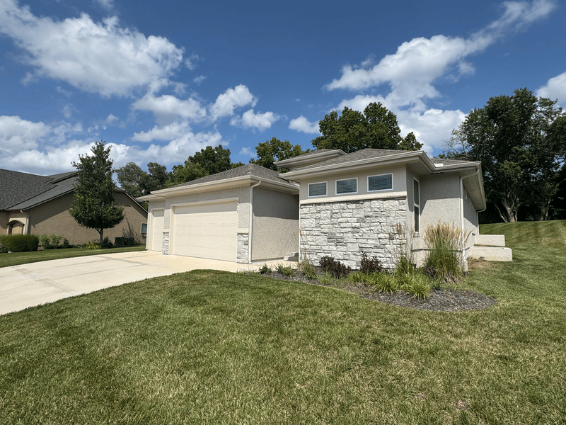 1613 Sw Hedgewood Ln - Photo 2 of 33