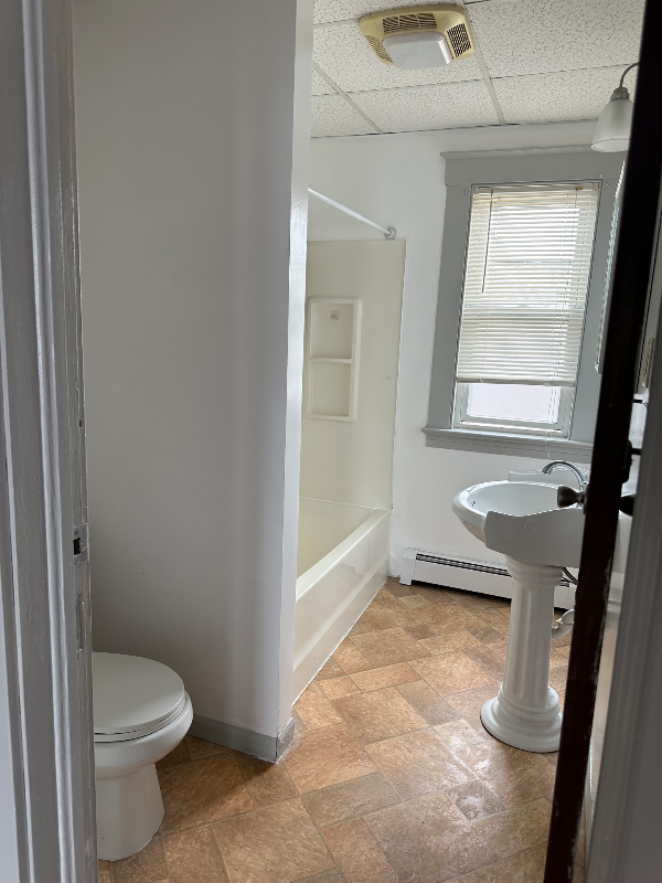 219 Bond St - Photo 2 of 6