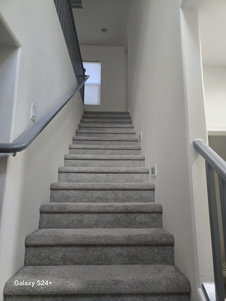 1564 W Redwood Ln #NA - Photo 3 of 13