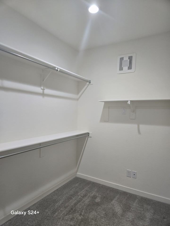 1564 W Redwood Ln #NA - Photo 4 of 13