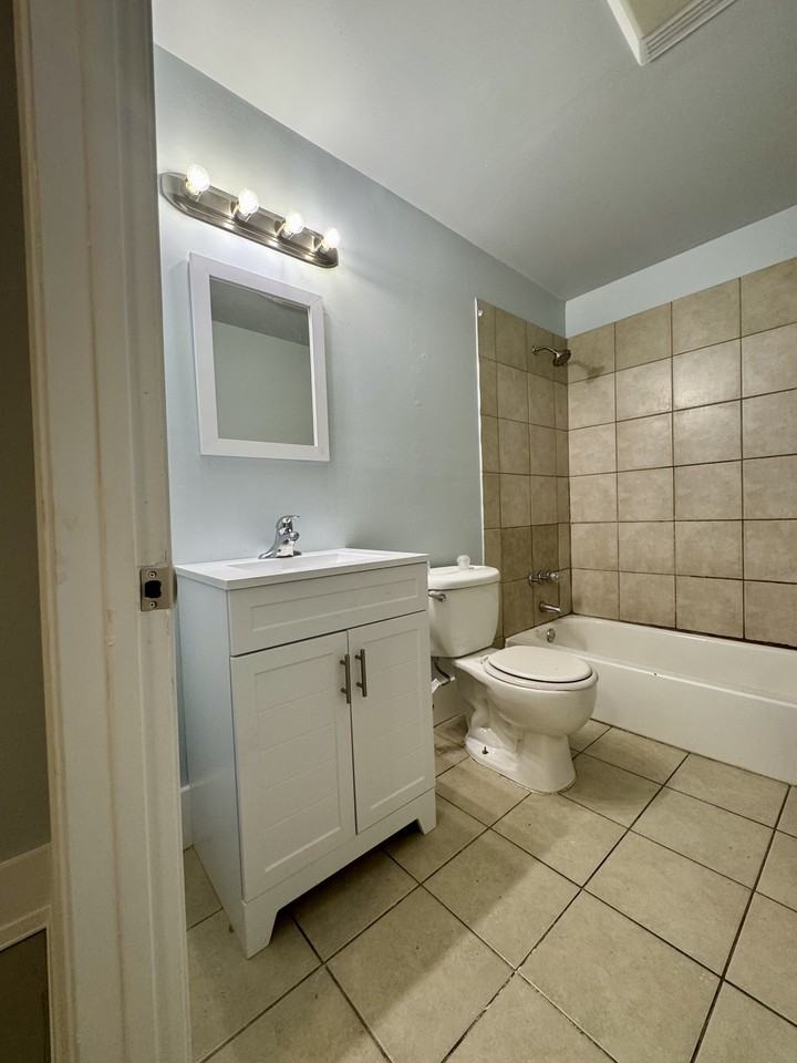 4717 S Liberty St #A - Photo 5 of 12