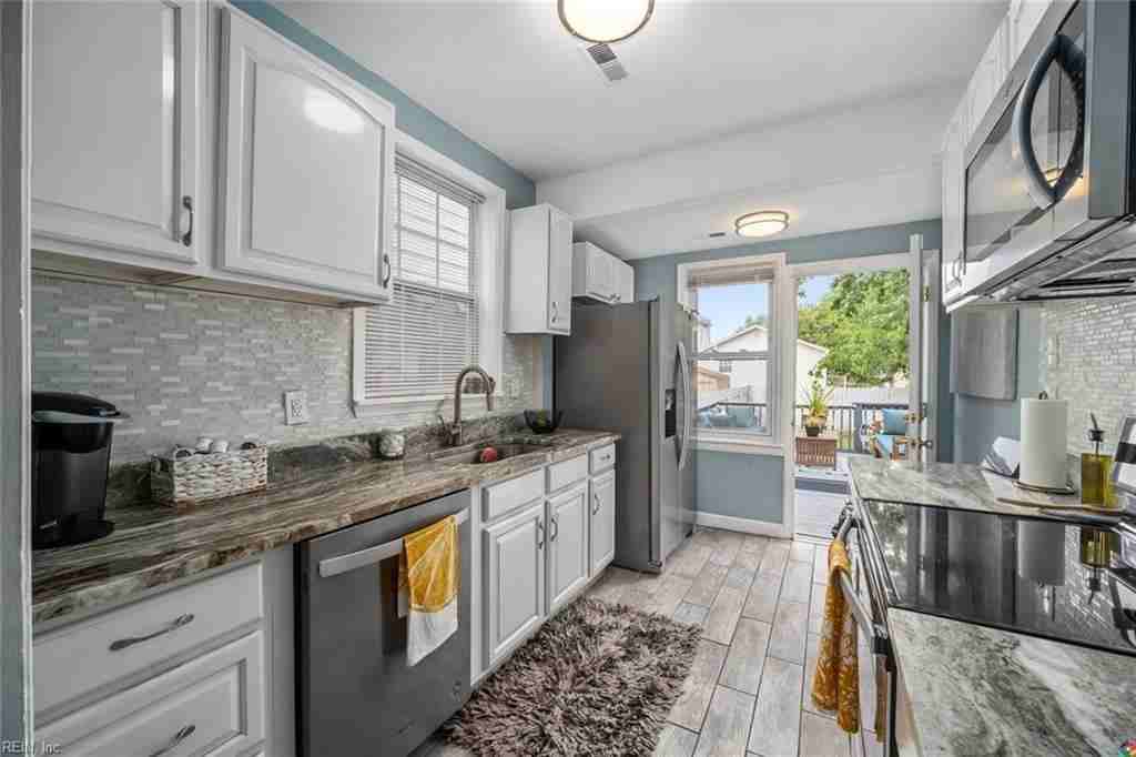 432 W 26th St - Photo 3 of 8