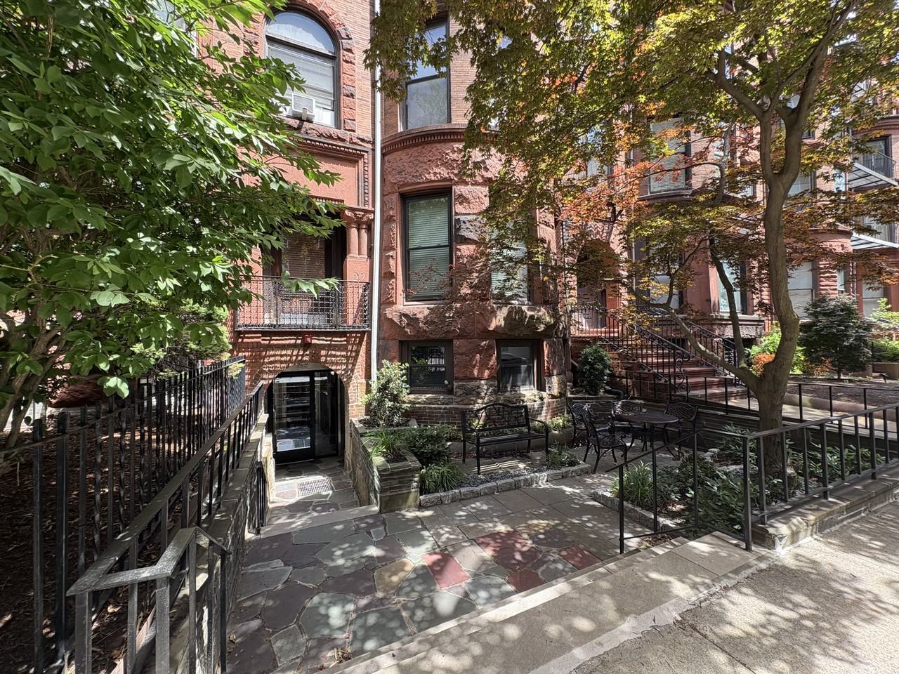 27 Bay State Rd #4R - Photo 2 of 10