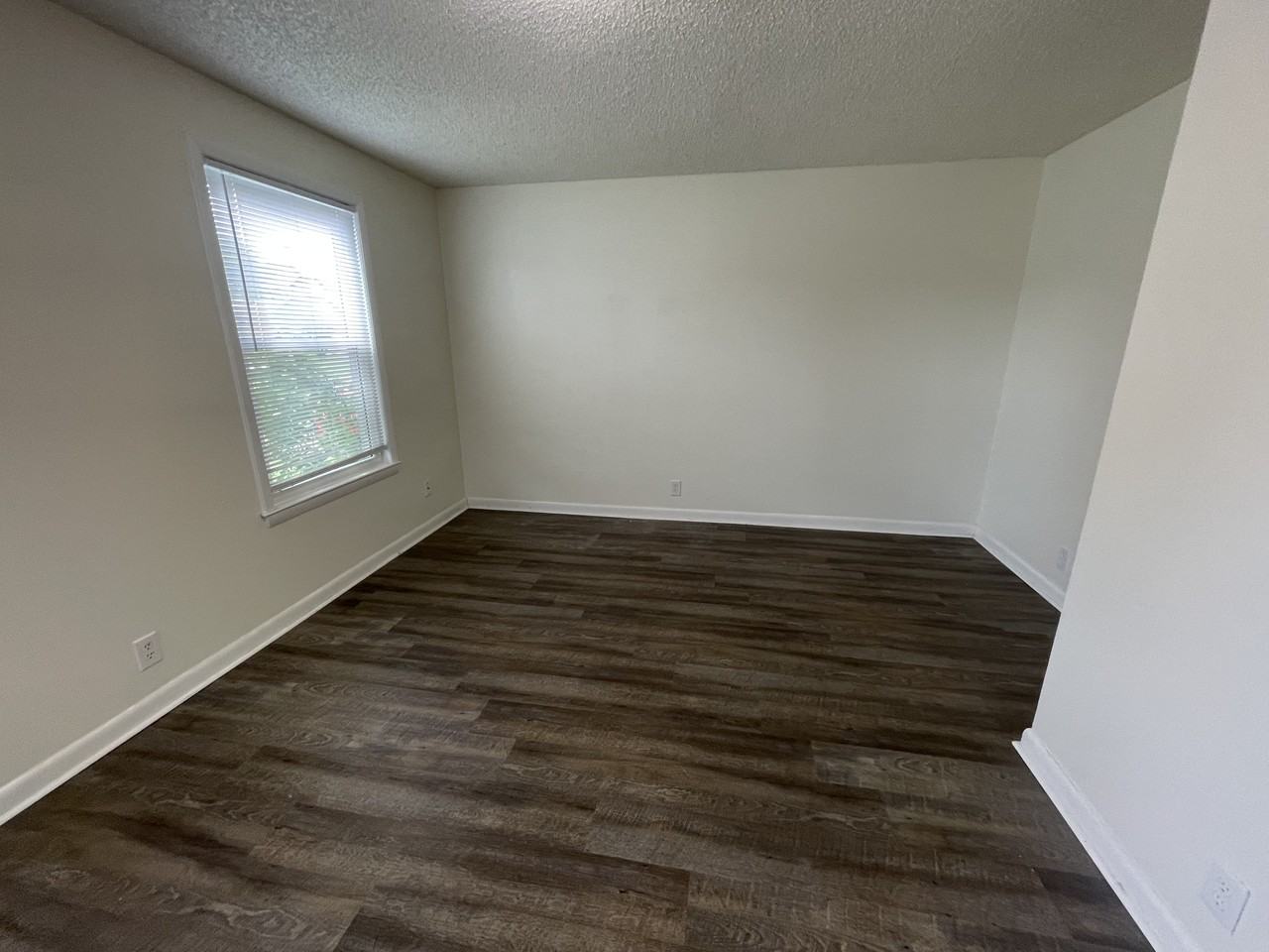 1424 Bell Trace Dr - Photo 3 of 9