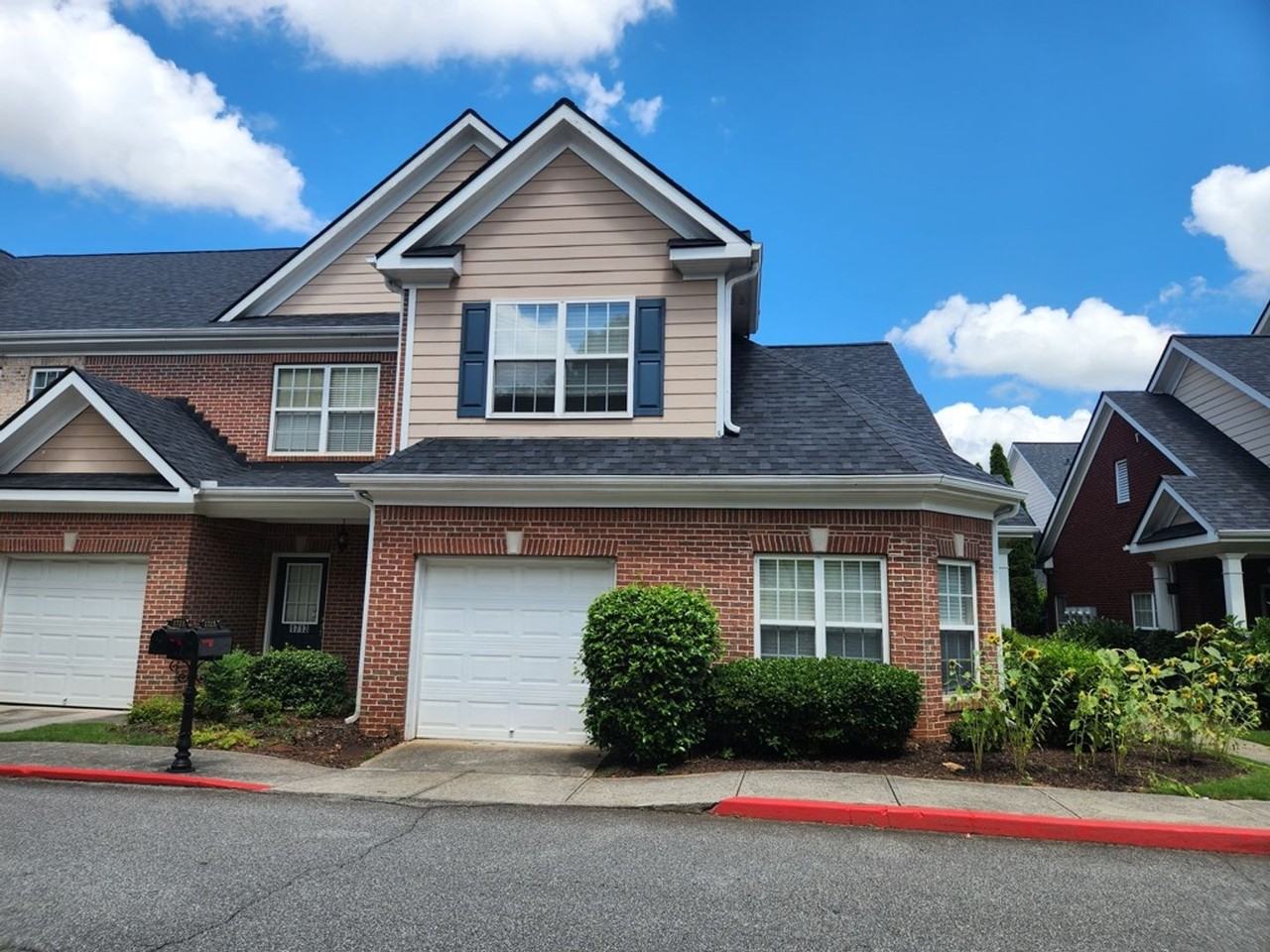 1715 Oakbrook Ln Nw - Photo 2 of 21