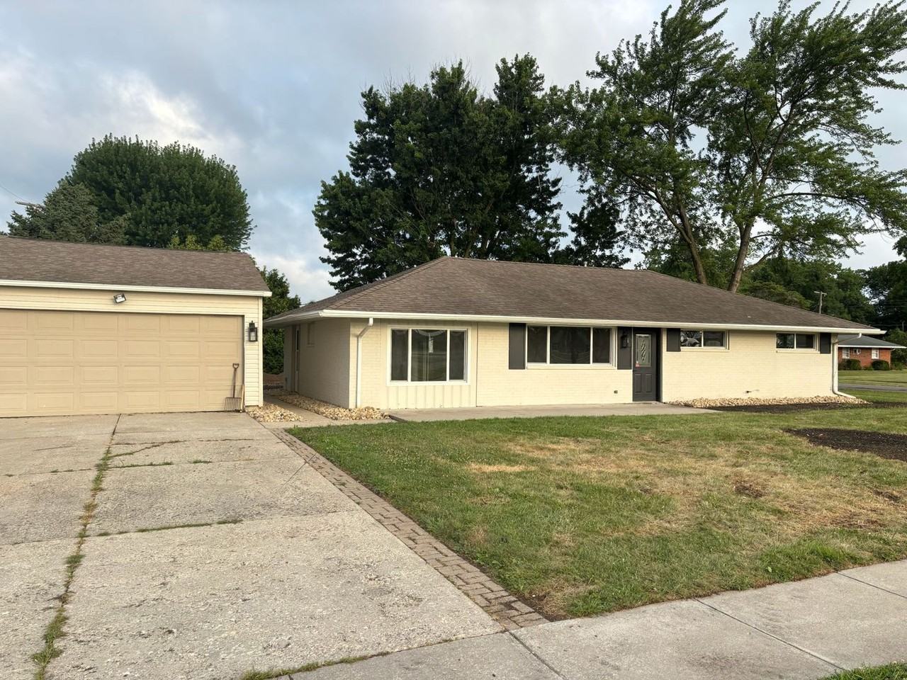 109 Pioneer Rd - Photo 2 of 14