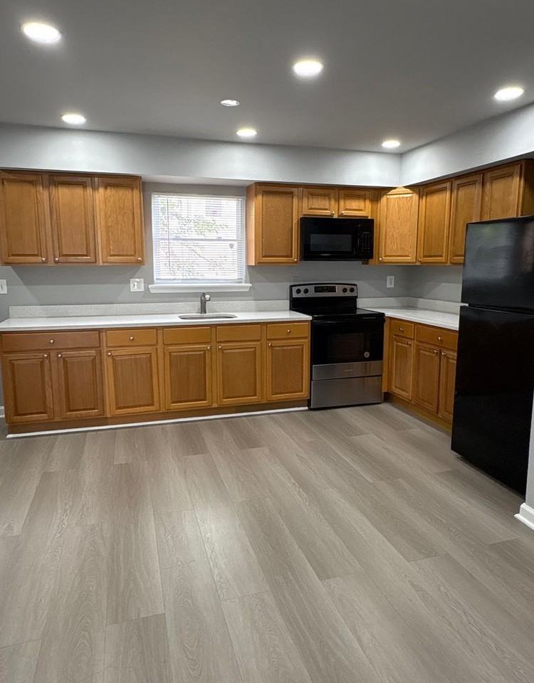 1123 Willinger Ct - Photo 3 of 10