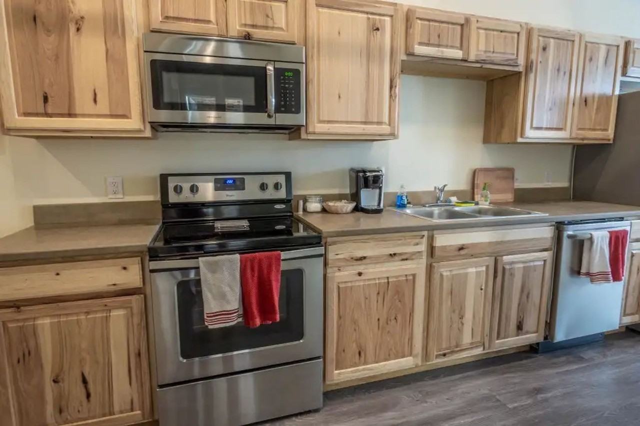 108 West 6th Street - Photo 4 of 21