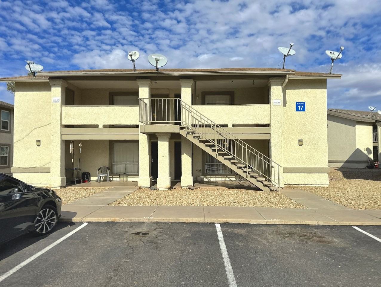 465 W Ivyglen St - Photo 3 of 4