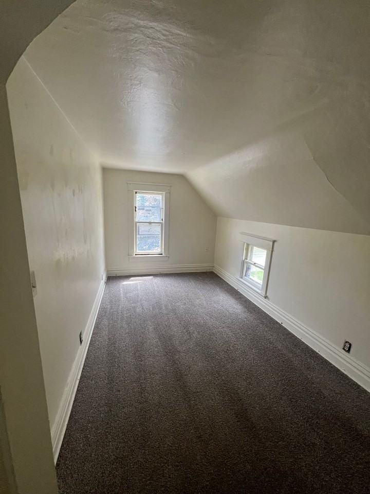 712 Scott St - Photo 2 of 4