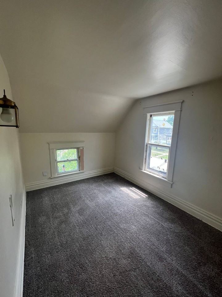 712 Scott St - Photo 3 of 4