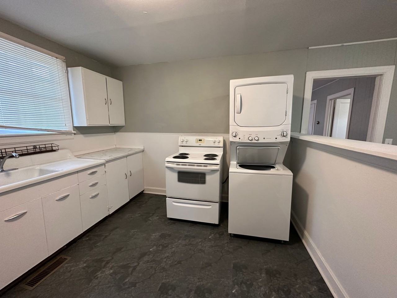 203 Prospect Rd - Photo 3 of 14