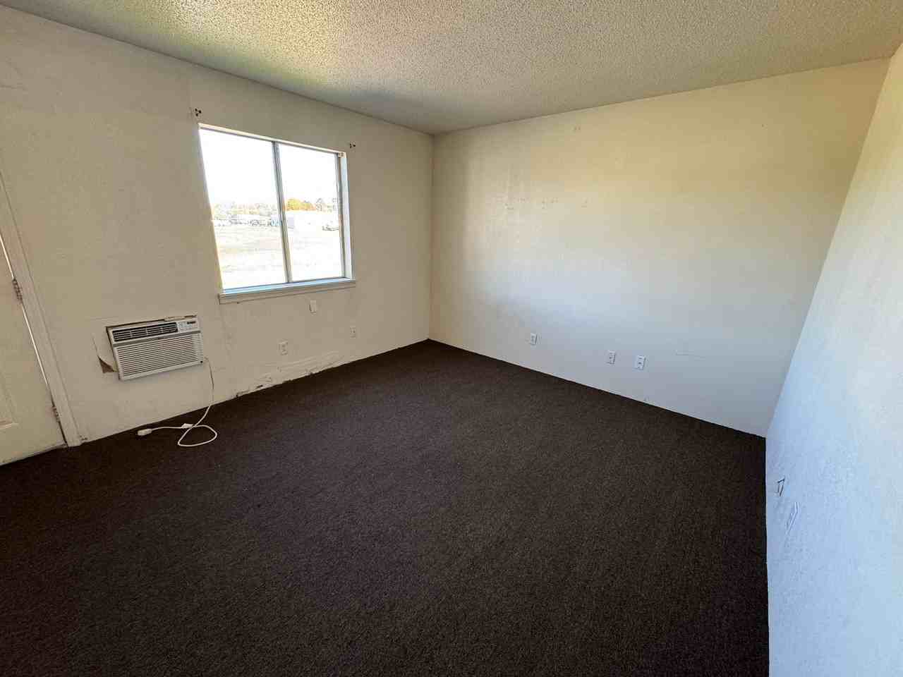 89 Moser St - Photo 4 of 12