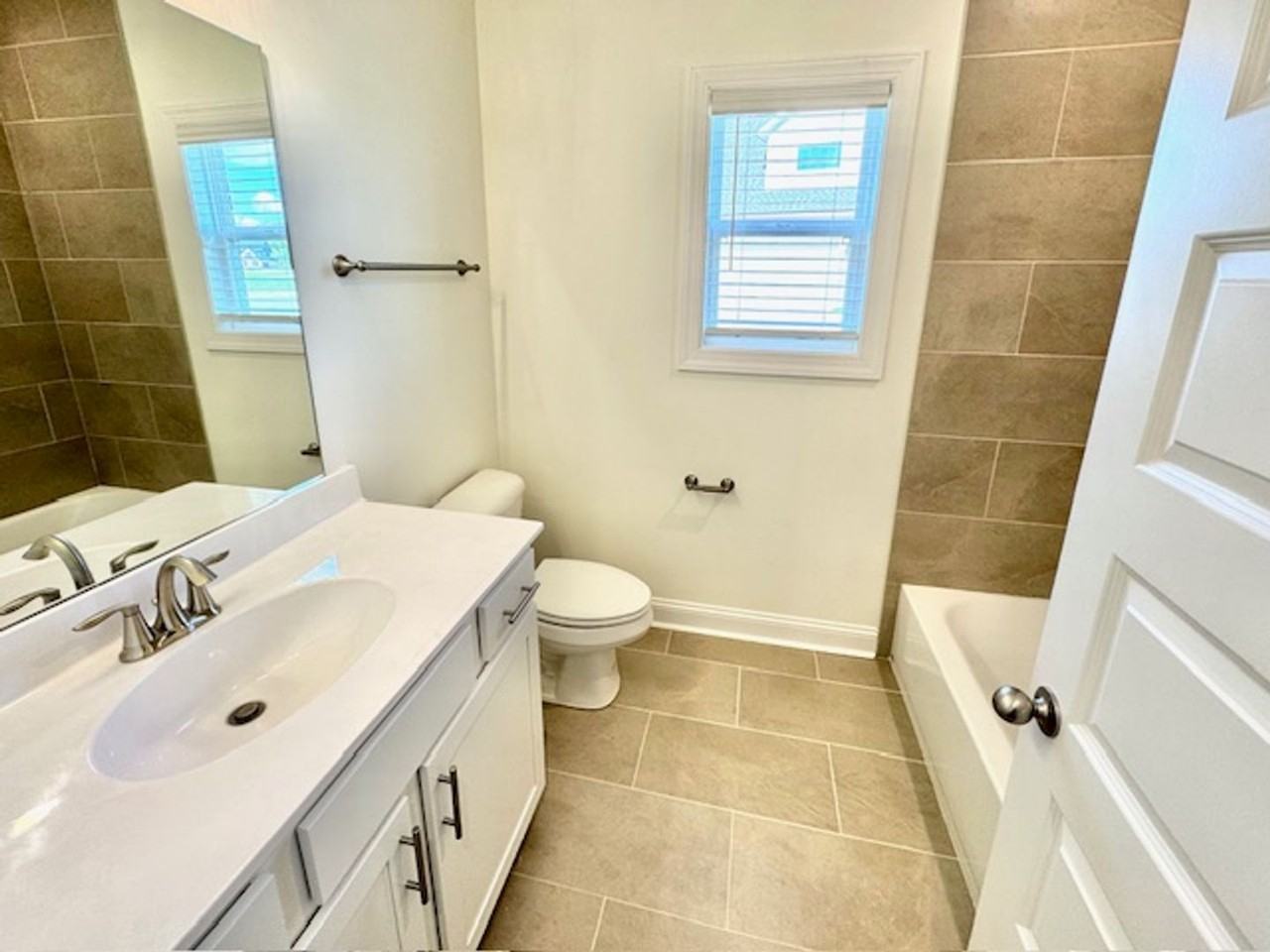 5295 Aylesbury Lane - Photo 6 of 13